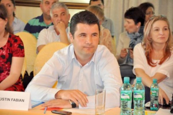 Consilierul Roman spune că prefectul Bola s-a erijat în 